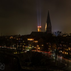 St. Johanniskirche mit Wasserturm Lüneburg im Hintergrund (2. Advent)